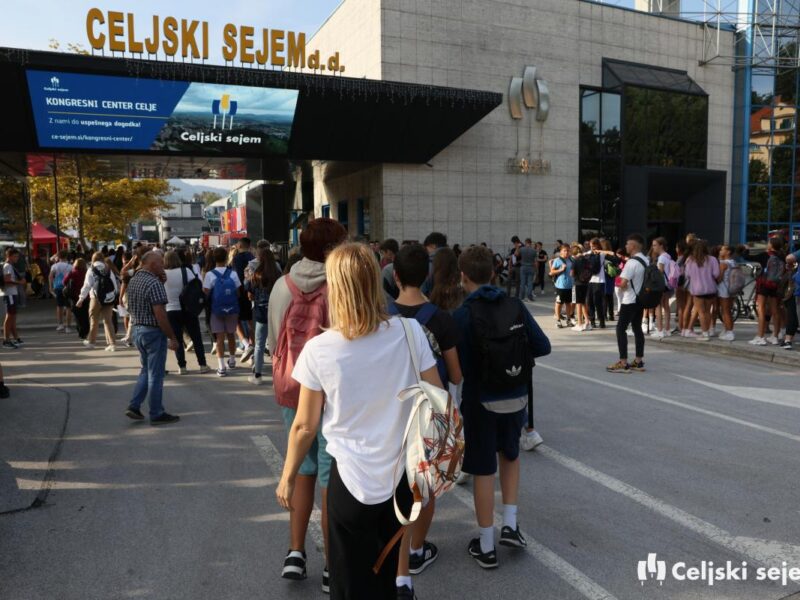 Vhod v Kongresni center Celje 1. dan sejma MOS 2023